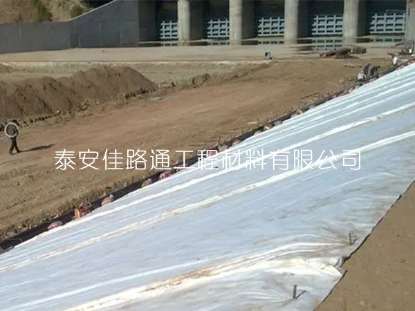 養(yǎng)殖防滲膜的隔熱與隔聲作用值得關注 養(yǎng)殖防滲膜的隔熱與隔聲作用值得關注