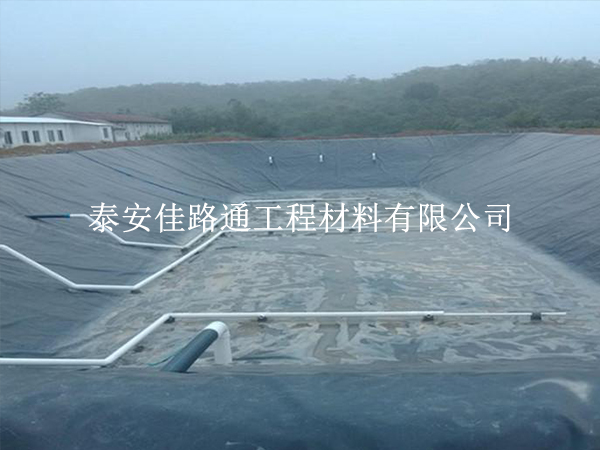 沼氣池防滲膜底部鋪設(shè)注意事項(xiàng) 沼氣池防滲膜底部鋪設(shè)注意事項(xiàng)