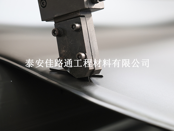 水產(chǎn)養(yǎng)殖防滲膜鋪設(shè)細(xì)節(jié)工藝：精準(zhǔn)高效，守護(hù)水質(zhì)