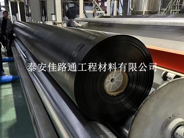 延長水產(chǎn)養(yǎng)殖防滲膜使用壽命：智慧維護，持久守護