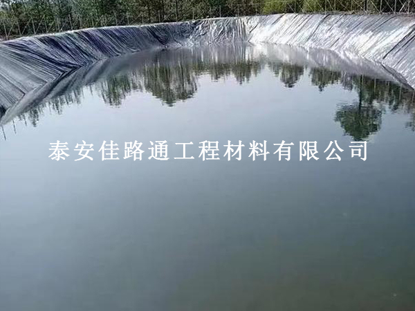 藕池防滲膜鋪設：質量與密封性保障全攻略