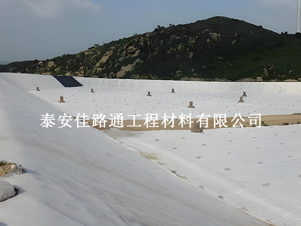HDPE復(fù)合土工膜能用多久？5大關(guān)鍵因素決定壽命長(zhǎng)短