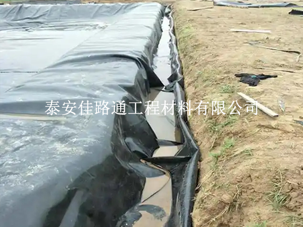 防滲土工膜邊界結(jié)合不滲漏！5 個(gè)技巧讓周邊銜接嚴(yán)絲合縫