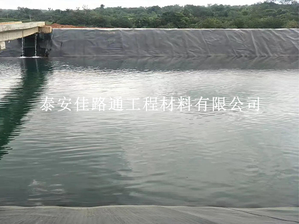 蓄水池防滲膜焊接怎么做到無(wú)縫？6 個(gè)技巧讓焊縫滴水不漏   